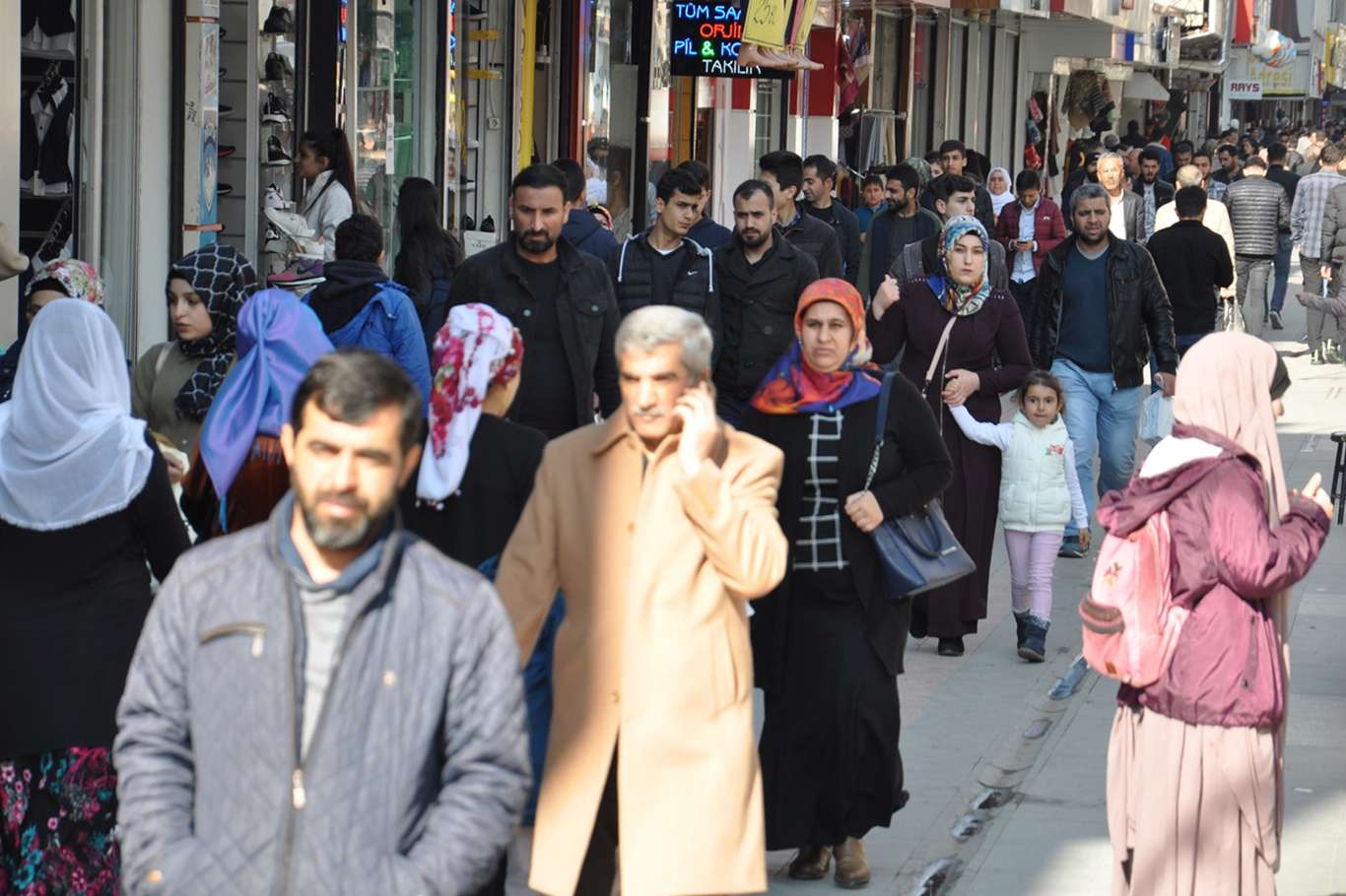 Halk elektrik ve doğal gaz zammına tepkili: Böyle giderse kullanamaz hale geleceğiz Halk elektrik ve doğal gaz zammına tepkili: Böyle giderse kullanamaz hale geleceğiz